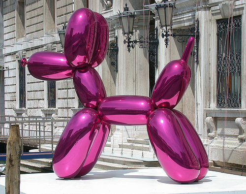 Jeff-Koons-magenta-balloon-dog-.jpeg