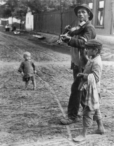 kertesz_wandering_violinist