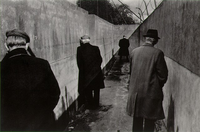 koudelka_pissing