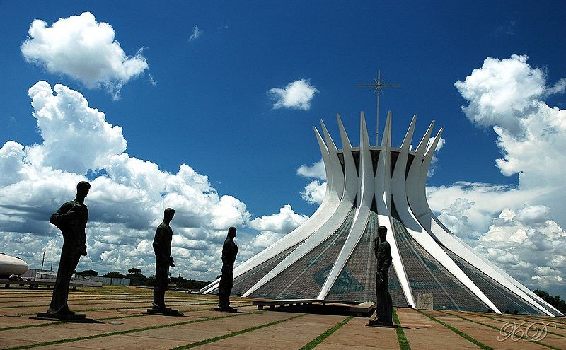800px-TheSymbolofBrasiliaByXavierDonat