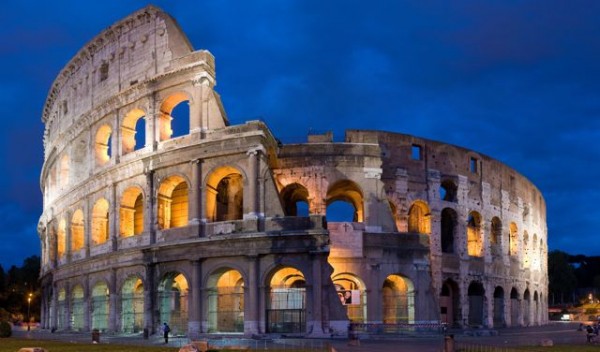Colosseum_in_Rome,_Italy_-_April_2007