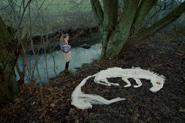 white horse ulicam EscapeIntoLife_UlrikaKestere4